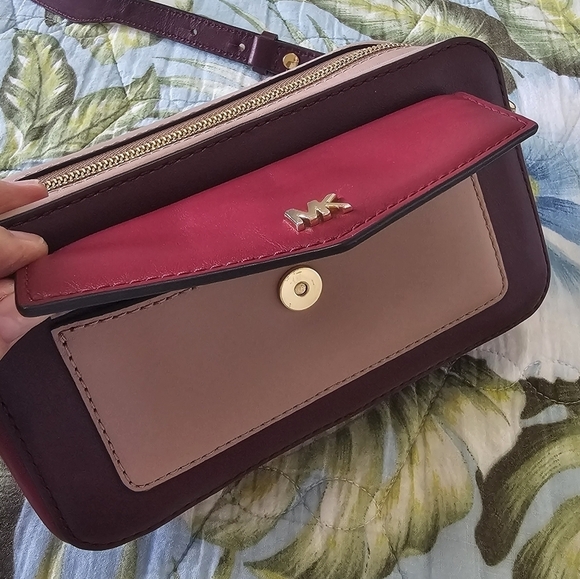 MICHAEL KORS SMALL TRI-COLOR LEATHER CAMERA BAG - Picture 10 of 15